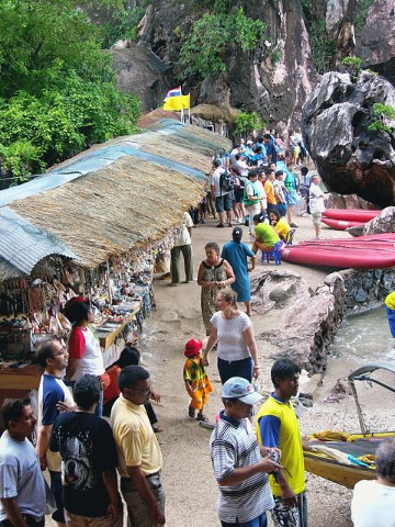 James Bond Island Shopping